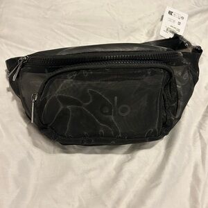 ALO Yoga Sleek Black Belt Bag